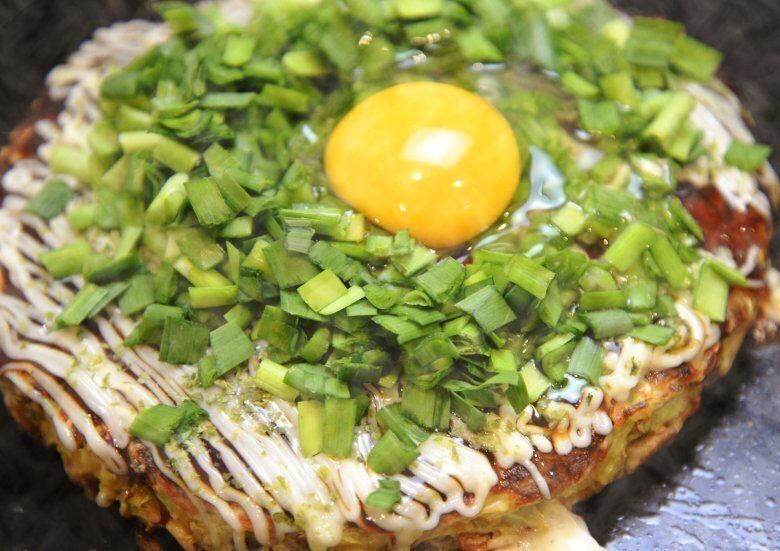 にら玉天（にら たっぷりのっけ盛り）