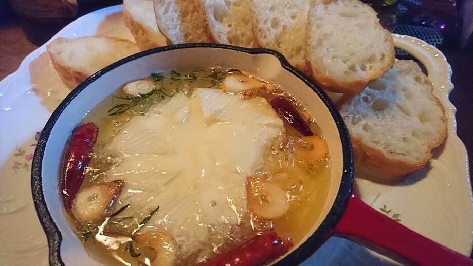 カマンベールチーズのアヒージョ（1000円）