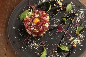 青森産 霜降り馬肉とラルドのタルタル