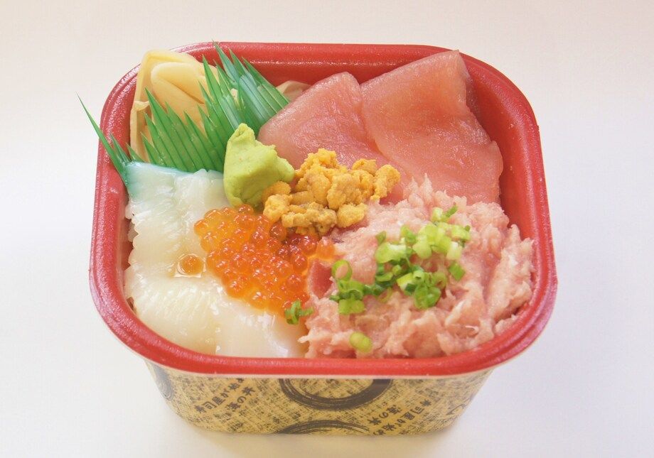 うおがし丼（540円～）