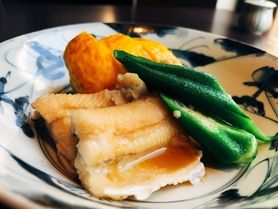 穴子と丸ズッキーニとオクラの炊き合わせ