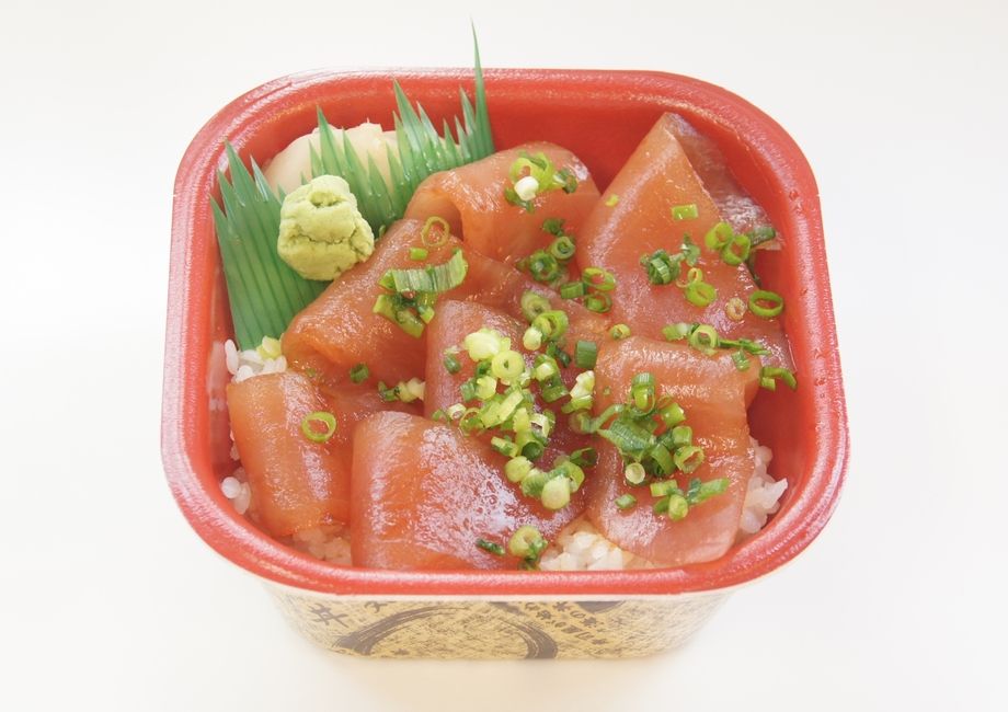 まぐろヅケ丼（540円～）