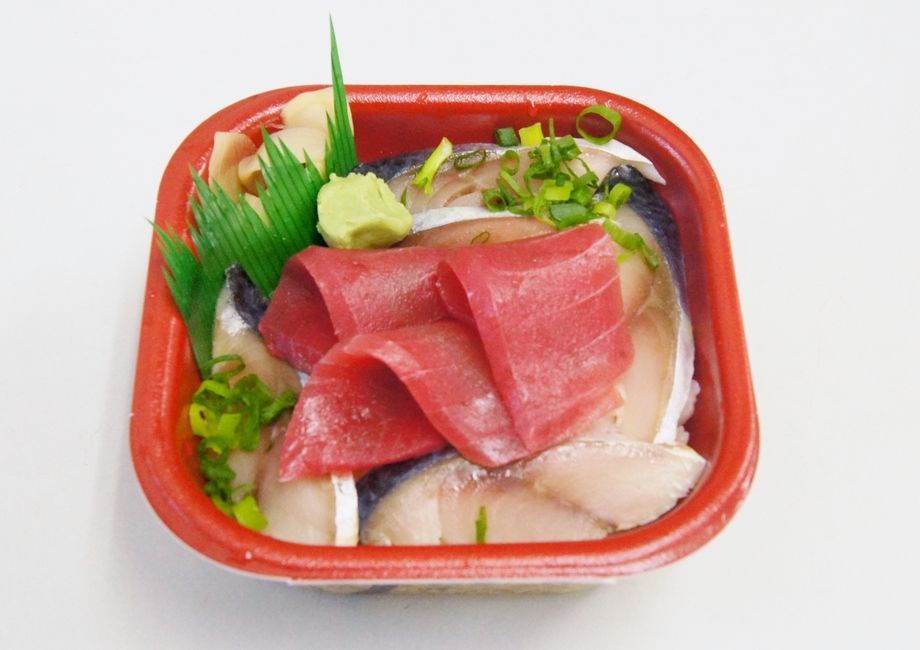 さばまぐろ丼（540円～）
