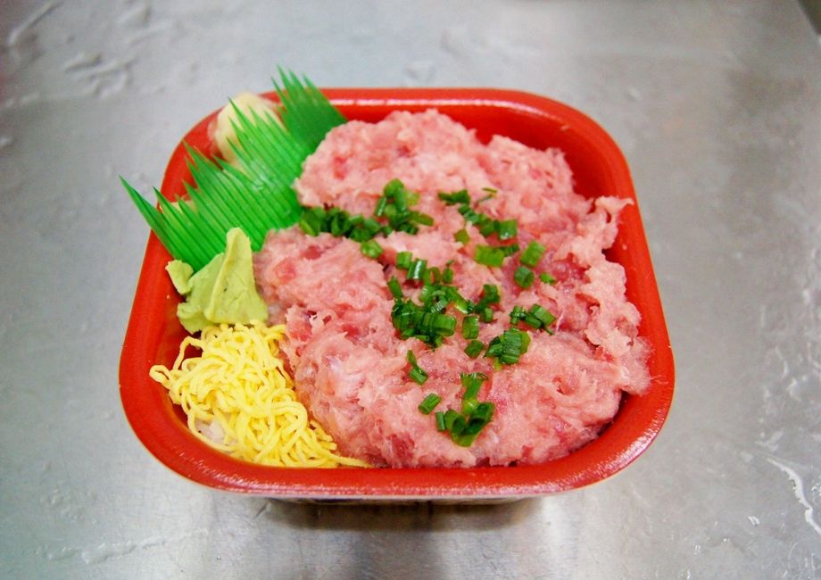 ネギトロ丼（540円～）