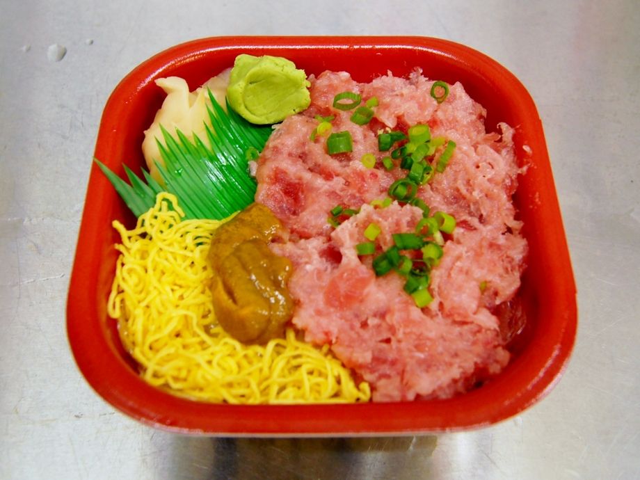 うにネギトロ丼（540円～）