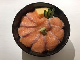 ノルウェーサーモン丼