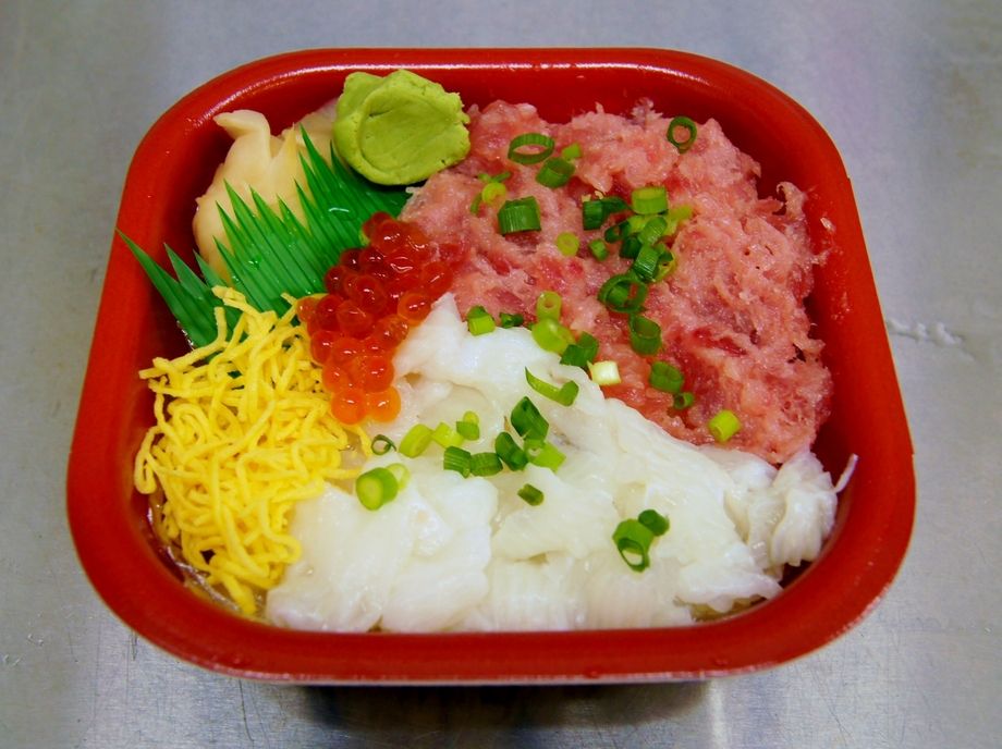 えんがわネギトロいくら丼（540円～）