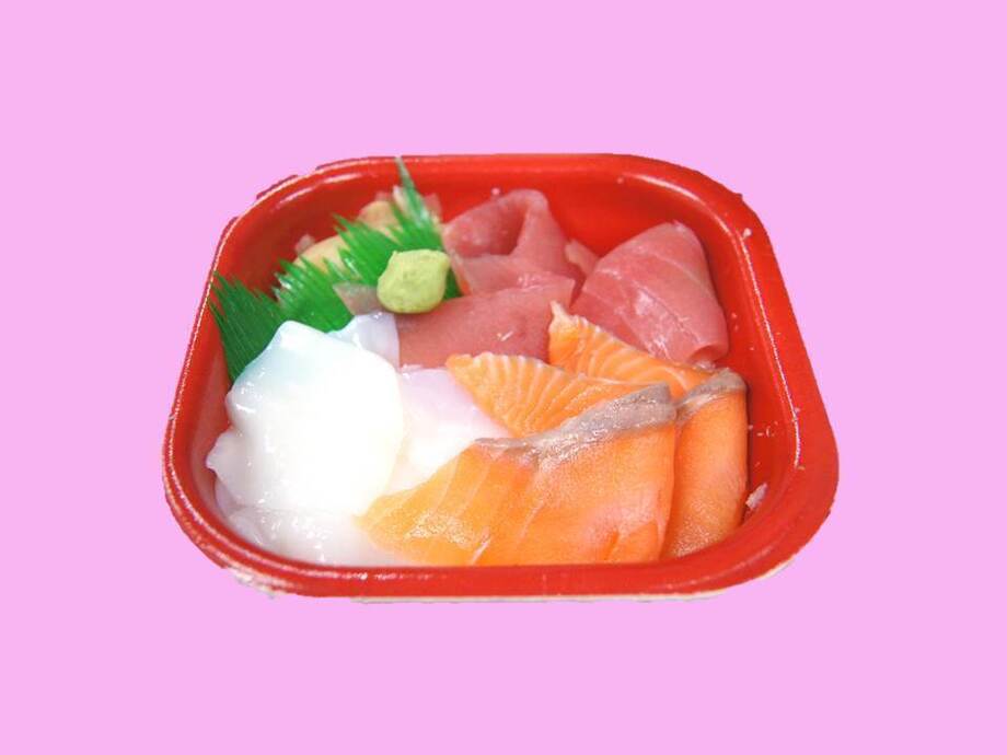 三色丼（540円～）