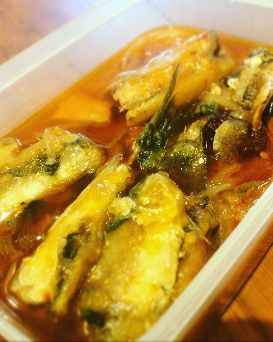 釧路産イワシのタマリンドーとトマトの煮込み（350円）