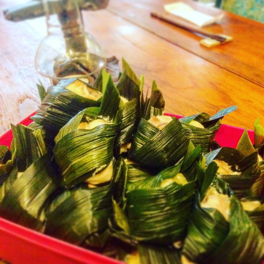 ガイホーバイトゥーイ(パンダンリーフで包んだ鶏肉の唐揚げ)（480円）