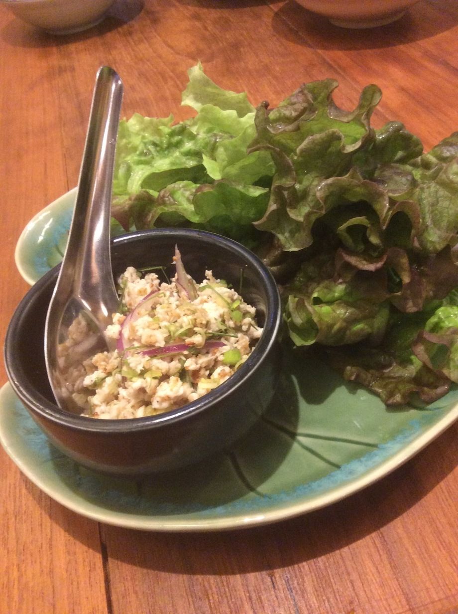 ラープ各種(タイハーブとひき肉のレタス包み)（650円）