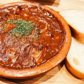 カジョス（当店自慢の三日間煮込んだ牛ミノ）