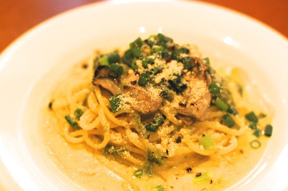 広島県よりカキとあおさ海苔、青葱のクリームソース（¥950）