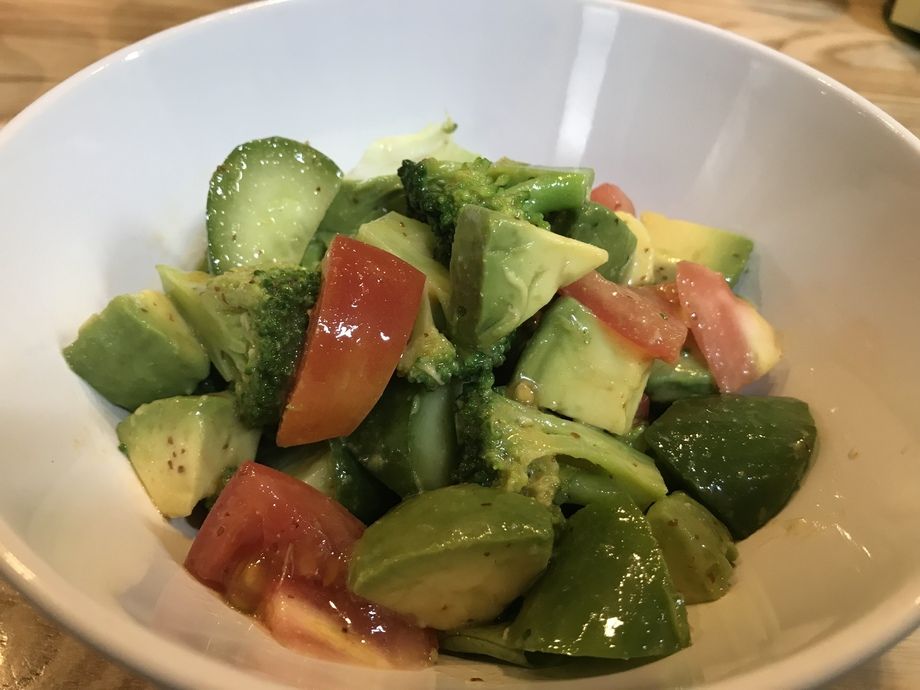 アボカドと野菜のゴロゴロサラダ