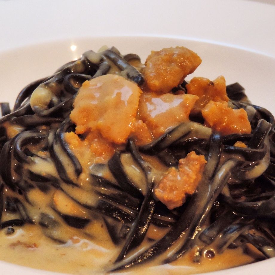 生ウニのイカ墨タリオリーニ（2200）