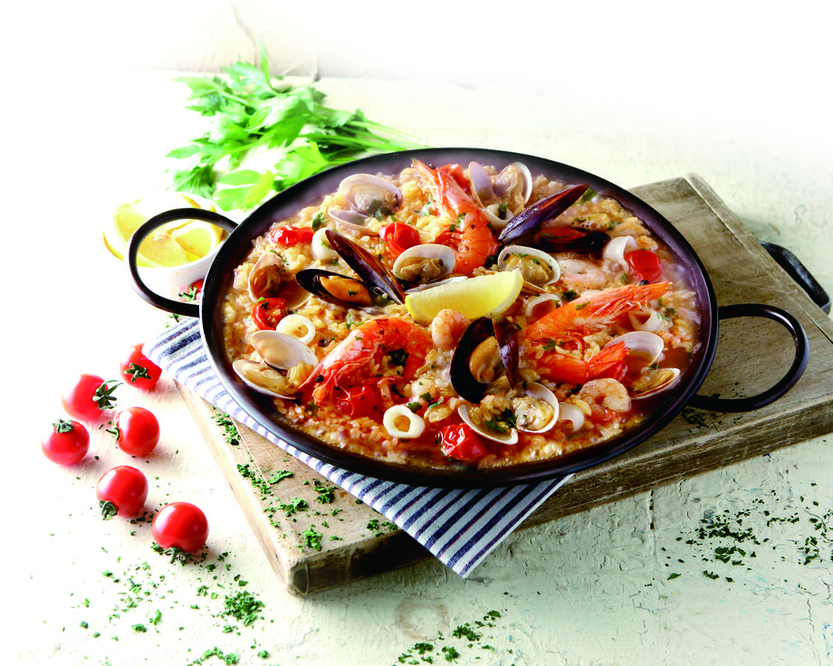 名物！魚介のパエリア / Seafood Paella（Sサイズ（1～2名様用）1,980円、Lサイズ（2～3名様用）2,780円）