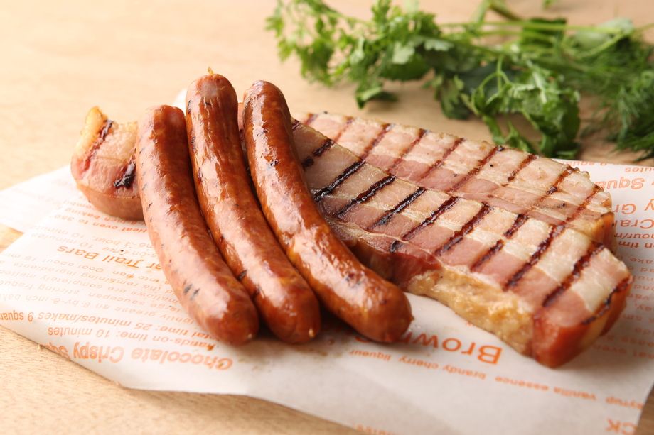 信州高原ソーセージとベーコンの盛り合わせ / Shinshu Pork Sausage & Thick Cut Bacon（1,500円）