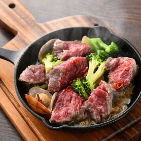 A5山形牛のアヒージョ バゲット添え