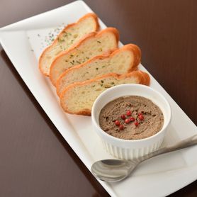 自家製レバーパテ バゲット添え