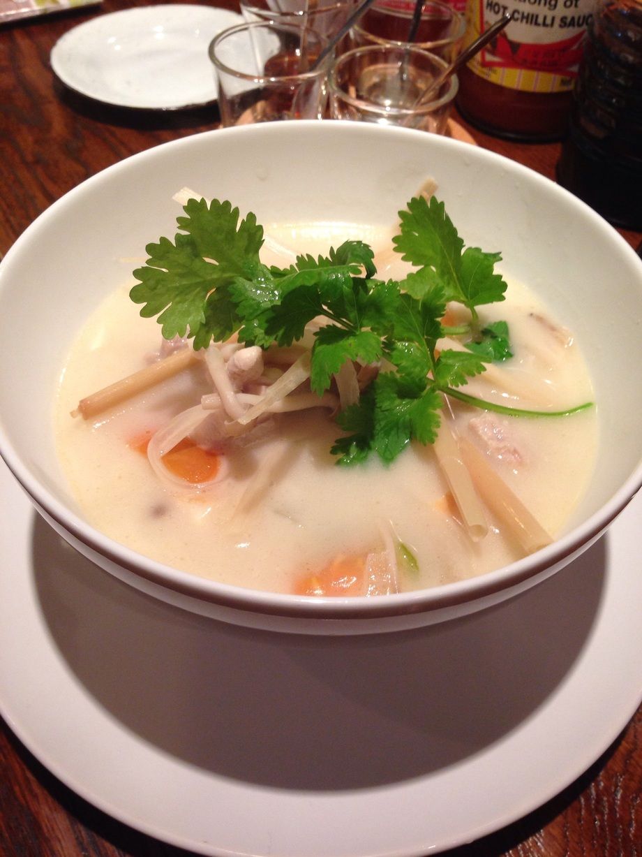 タイのしょうがと鶏肉のココナッツスープ！「トムカーガイ」
