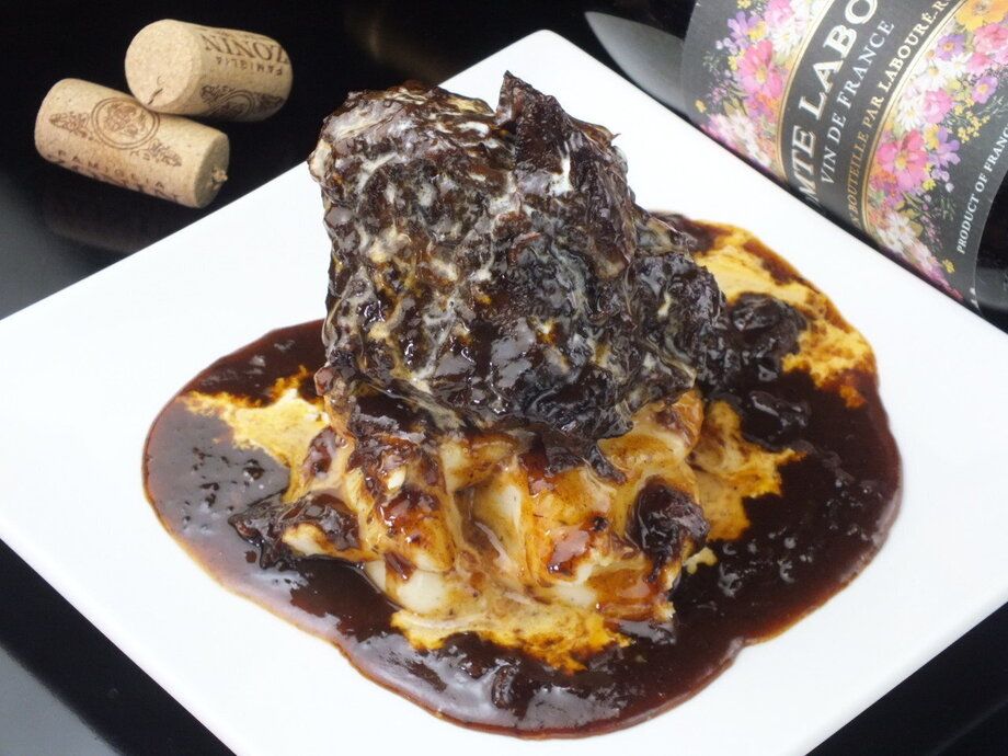 和牛ほほ肉の赤ワイン煮込み