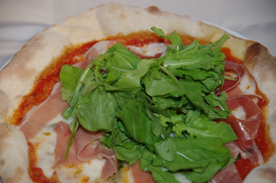 生ハムとルッコラ