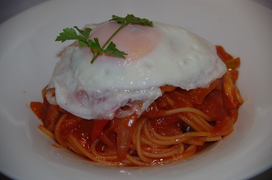 目玉焼きナポリタン