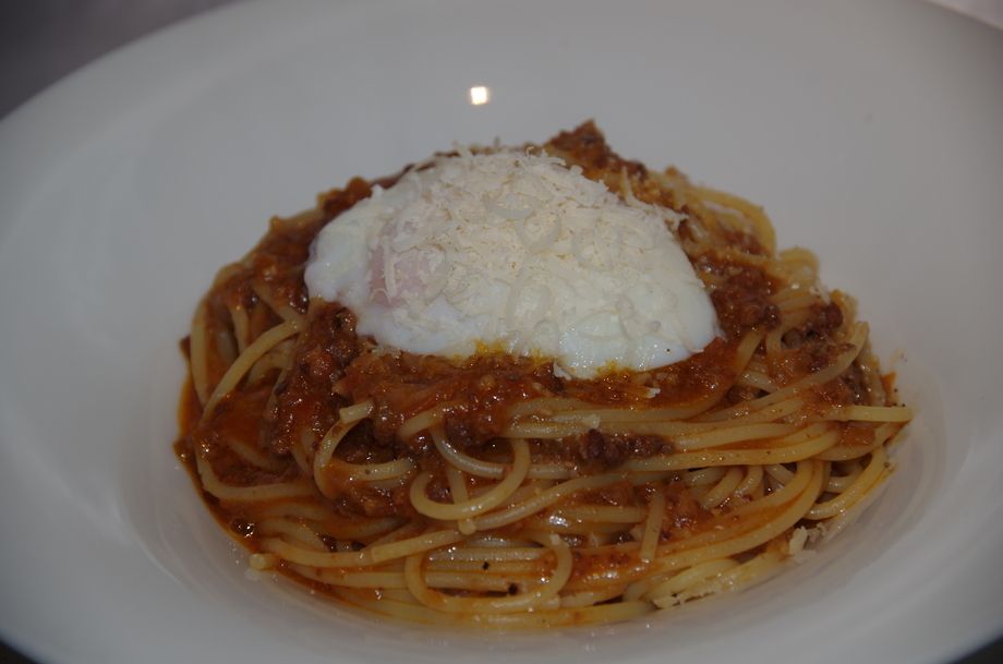 温泉卵とミートソース