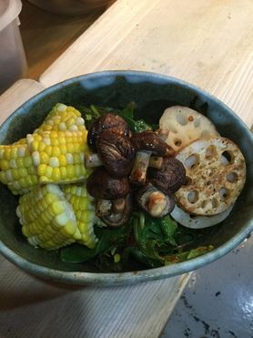 季節の野菜、ちいたけ、ひかりレンコンの濃厚トマトドレッシングサラダ