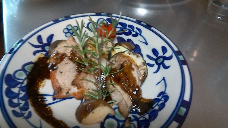 地元産ポークヒレの 炭火ロースト 　黒酢・ピーナッツバターソース（lunnch  set  ￥1680）