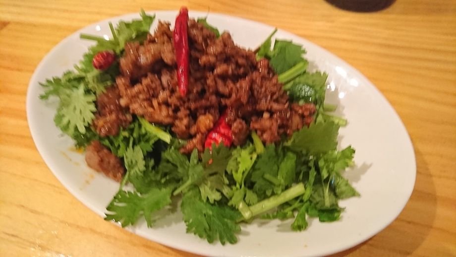 スパイシーラムパクサラダ（950円）