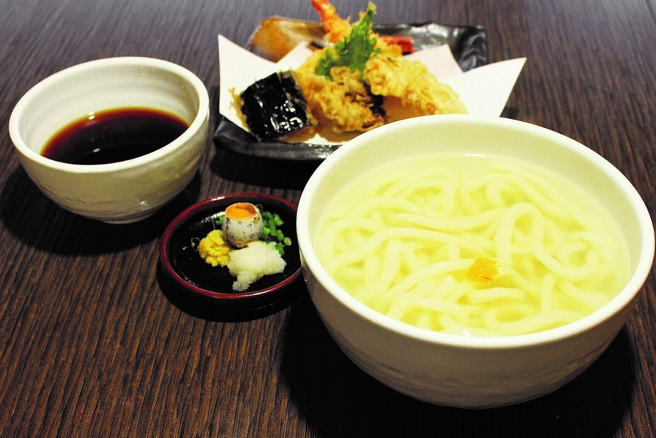 天釜うどん（1380円）