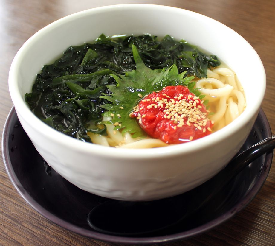 梅わかめうどん（780円）