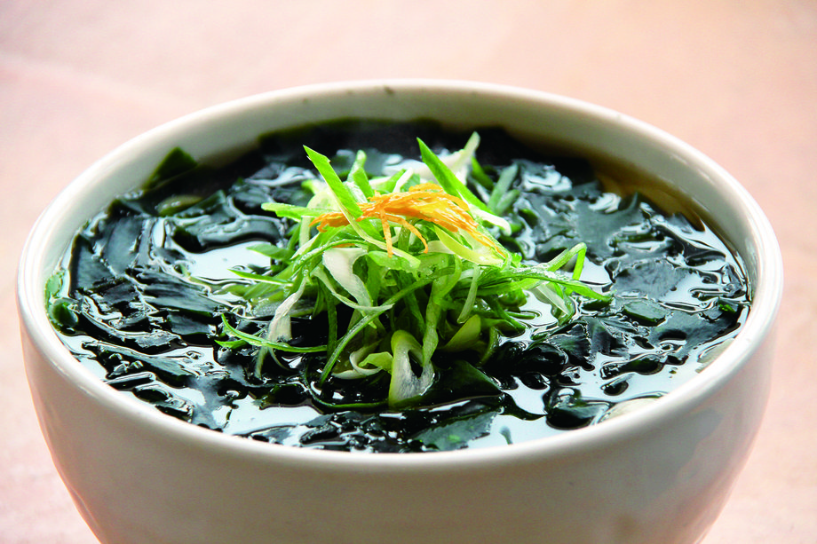 たっぷりわかめうどん（700円）