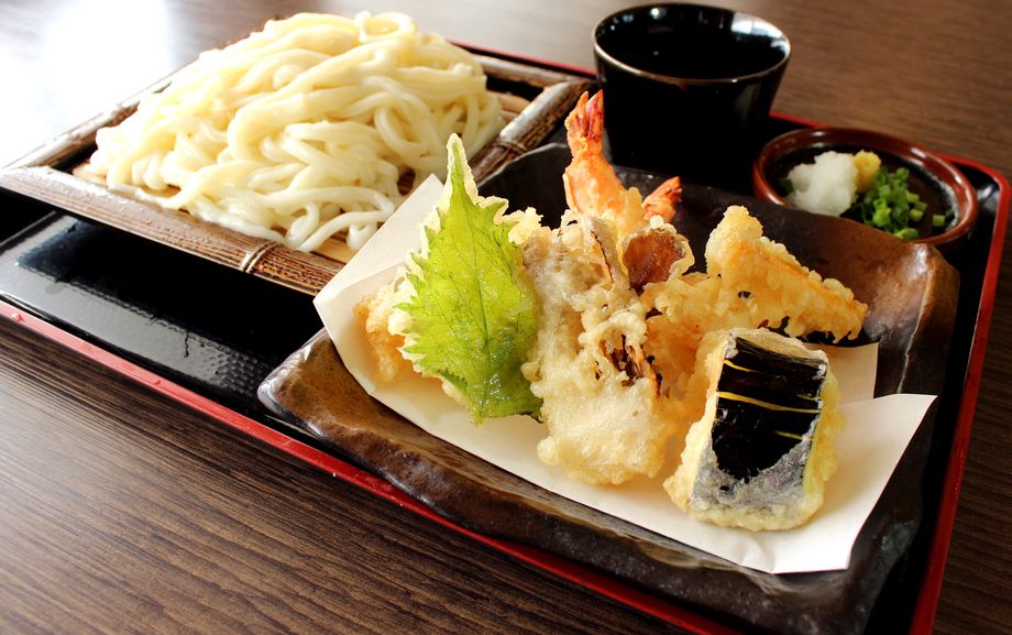 天ざるうどん（1380円）