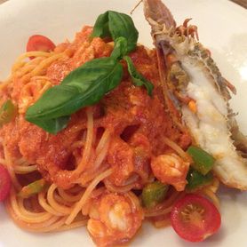 うちわ海老のトマトクリームパスタ