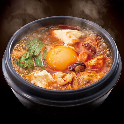 海鮮とキムチの豆富チゲ（869円（税込））