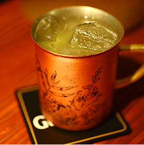 自家製ジンジャーウォッカのモスコミュール（ｽﾀﾝﾀﾞｰﾄﾞ900円 ｼﾞﾝｼﾞｬｰﾋﾞｱ1100円 neoｼﾞﾝｼﾞｬｰ1200円）