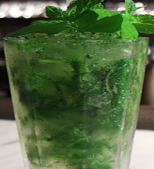 たっぷりミントの　モヒート（1100円）