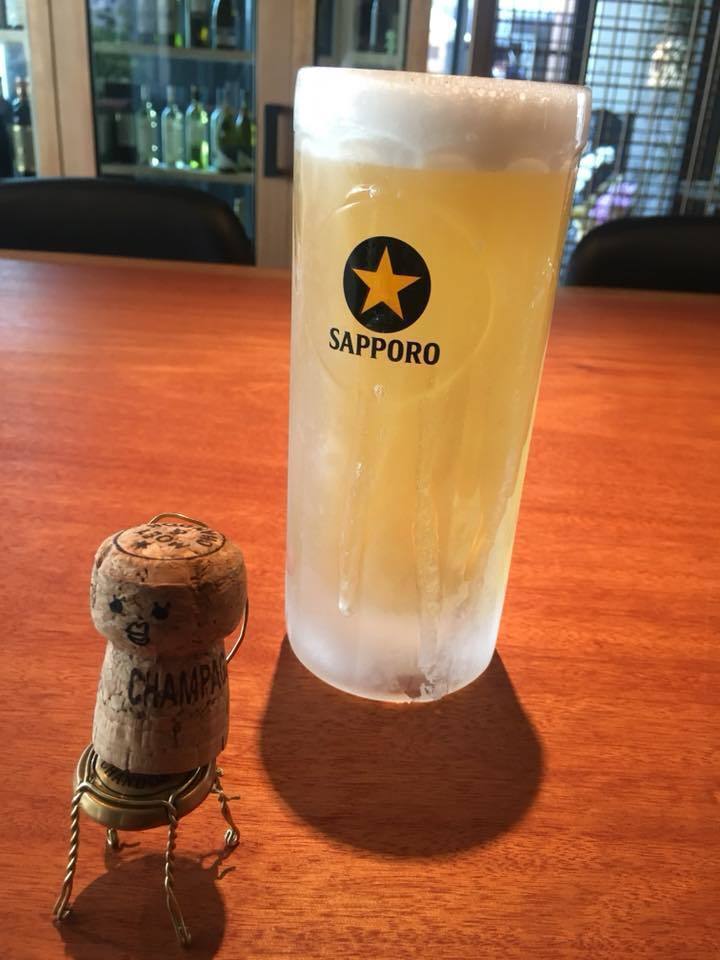 生ビール　サッポロ黒ラベル中ジョッキ400ml