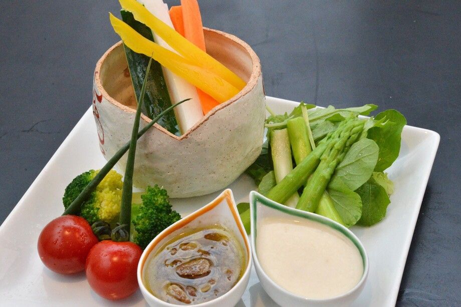 彩り野菜２種のディップ（９８０円）