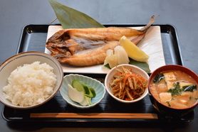 日替わり定食（焼き魚：サバ干物）