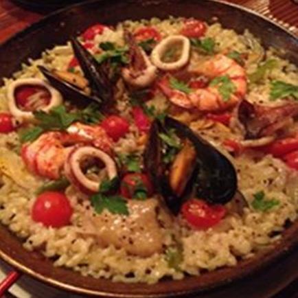 魚介たっぷり本格パエリア（1500円）