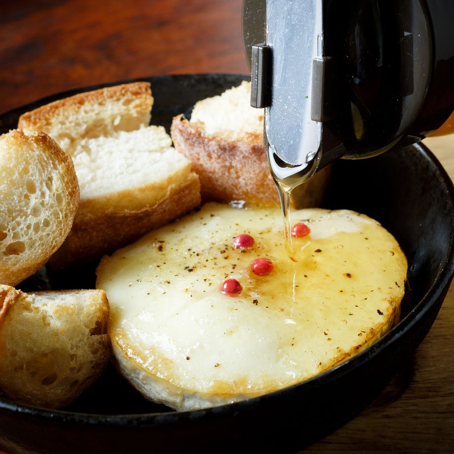 カマンベールのオーブン焼き～ハチミツがけ～（600円（税抜き））