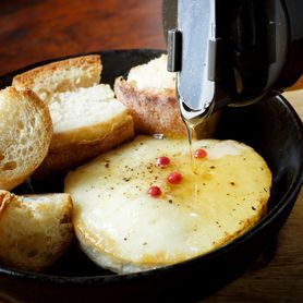 カマンベールのオーブン焼き～ハチミツがけ～