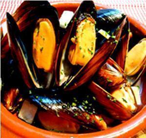 ムール貝の白ワイン蒸し（700円）