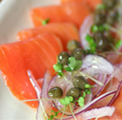 スモークサーモンのカルパッチョ（500円）