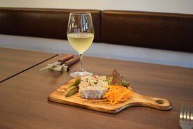 近年話題の"日本産ワイン"もご用意いたしております｡