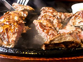 大迫力！　1ポンド牛ステーキ