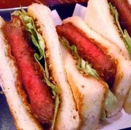 TRIBE名物☆こだわりの和牛ヒレカツサンド（1500円）